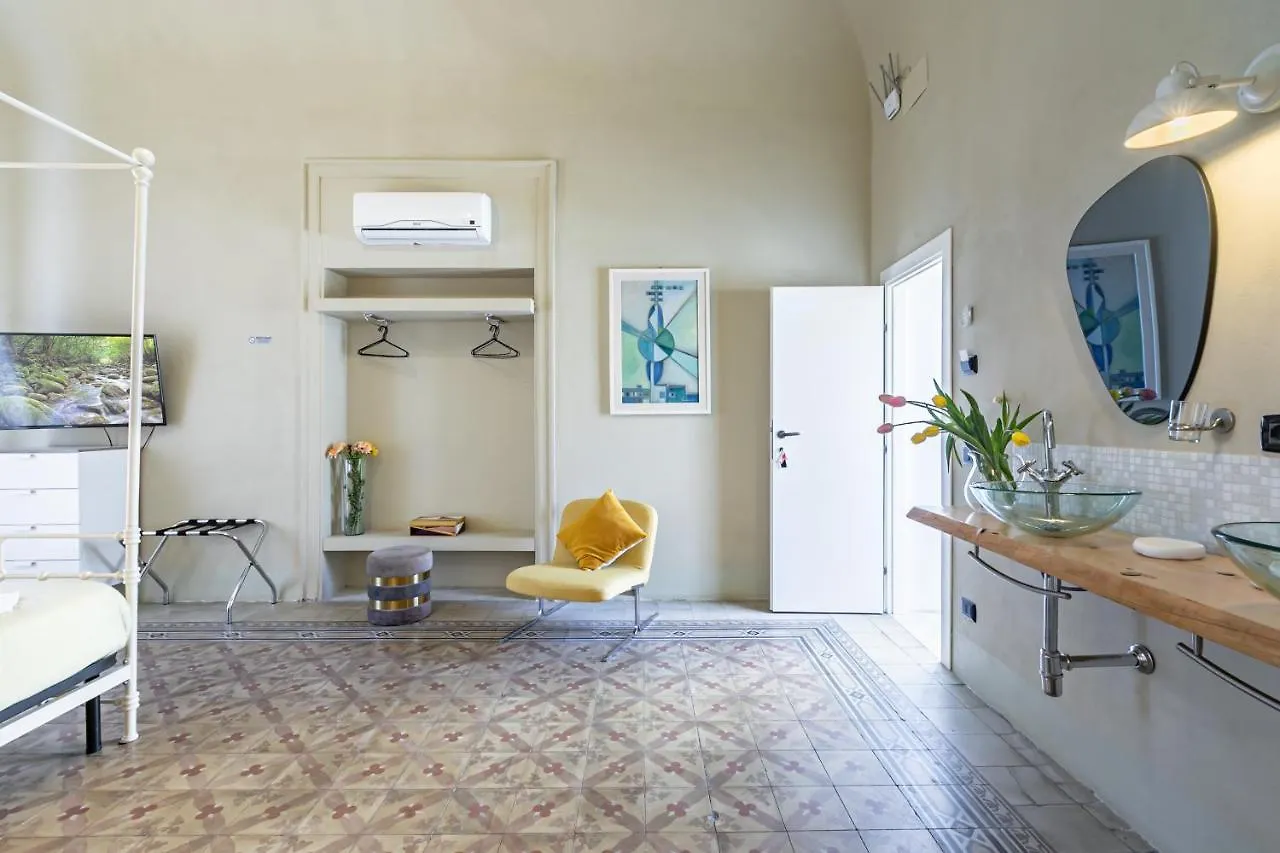 Palazzo Cavarretta - Pinella'S Rooms And Apartment Palermo 3*,  Italy