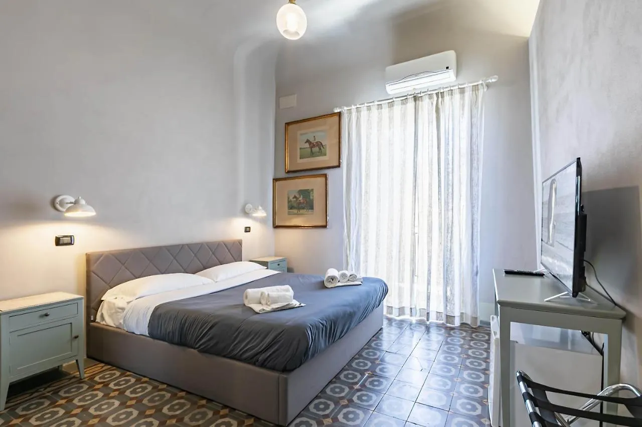 Palazzo Cavarretta - Pinella'S Rooms And Apartment Palermo 3*,