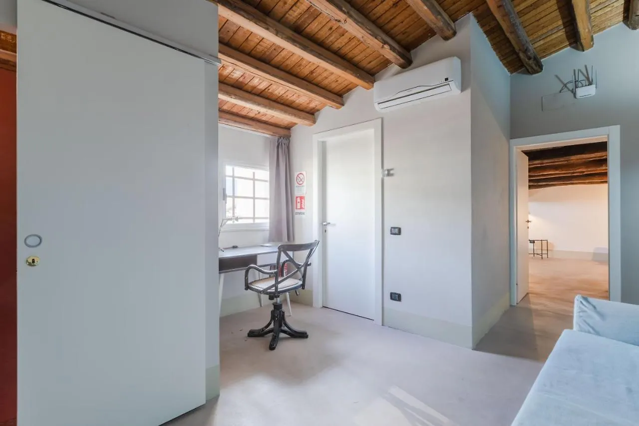 Palazzo Cavarretta - Pinella'S Rooms And Apartment Palermo 3*,  Italy